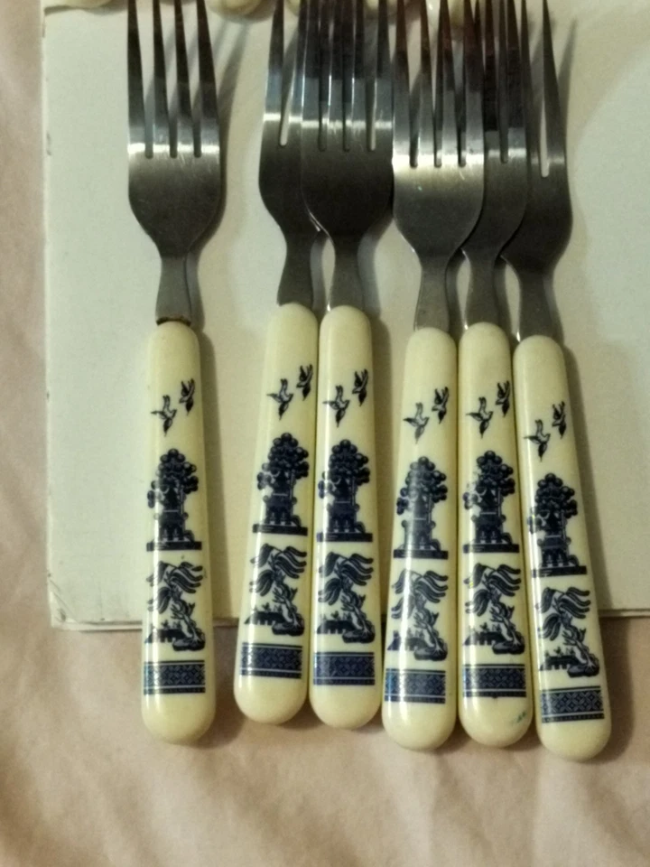 Juego de cubiertos vintage de sauce azul para seis Foto 2 de 4
