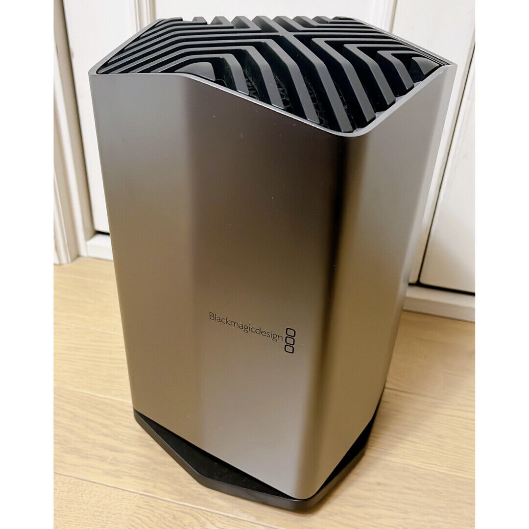 Blackmagic Thunderbolt 3 eGPU AMD Radeon Pro 580 w/ Box Blackmagic Thunderbolt 3 eGPU AMD Radeon Pro 580 w/ Box