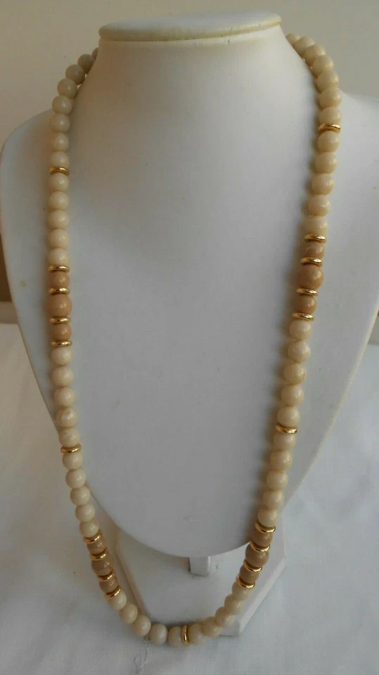 COLLANA firmata NAPIER sfere in lucite colore beige e nocciola - Immagine 3 di 4