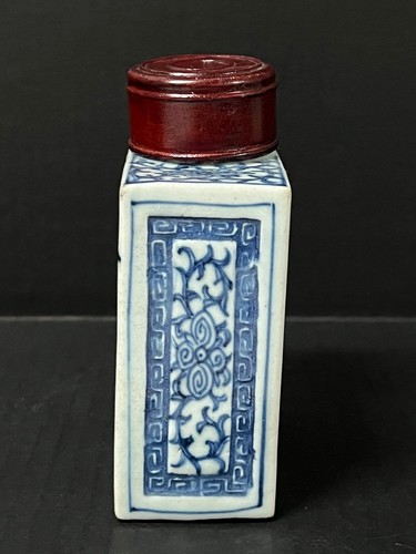 CHINESE PORCELAIN BLUE AND WHITE TEA CADDY - Picture 3 of 10