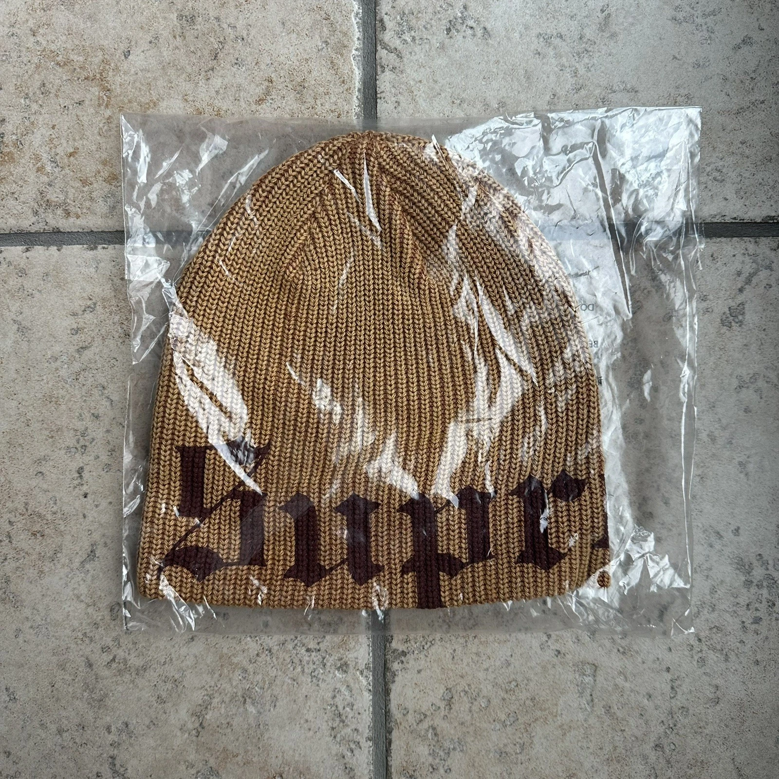 Bonnet Supreme ancien imprimé anglais marron neuf à la main