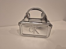 Calvin Klein BOLD MINI BAULETTO BAG - Handtasche - silver-coloured