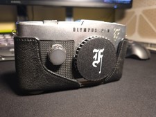 Tappo corpo macchina per Olympus PEN F analogica – stampa 3D con logo F