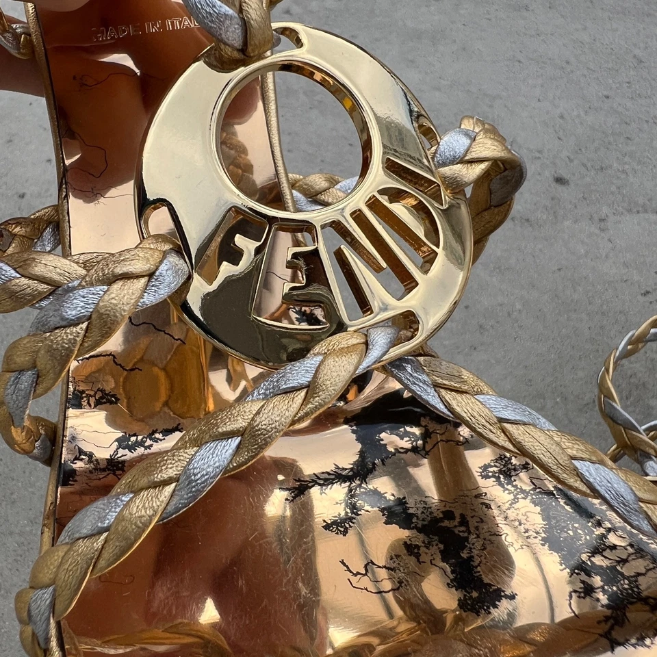 Fendi | Autentico Vintage Oro Argento Logo Hardware Intrecciato Tacchi con Cinturino (37,5) - Immagine 3 di 4