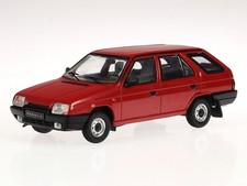 Skoda Forman 1990 red diecast model car CLC446N22 IXO 1:43