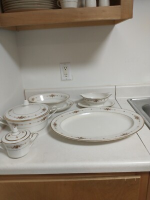 SHIPS Free Noritake China   101 pieces 