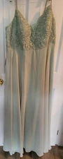 NEW Azazie Sonya Dusty Sage V-Neck Formal Dress Women’s US Size A20 NWT