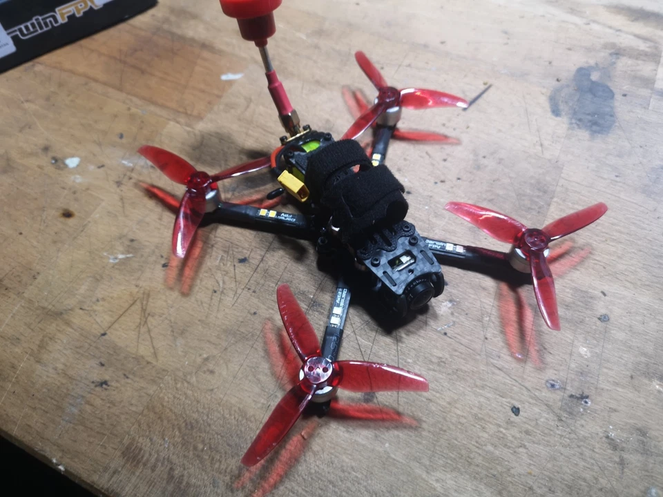 Darwin FPV Baby Ape V2 + FPV Brille + Akkus + Props + ELRS - Bild 2 von 4