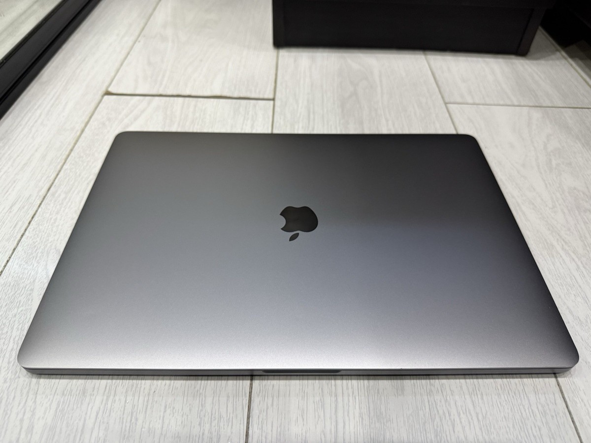 Apple MacBook Pro Retina 16” 2019 512GB SSD 16GB Ram 2.4GHz 8-Core
