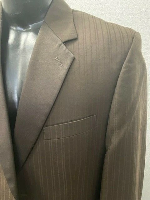 Chaqueta de esmoquin marrón a rayas Foto 2 de 4