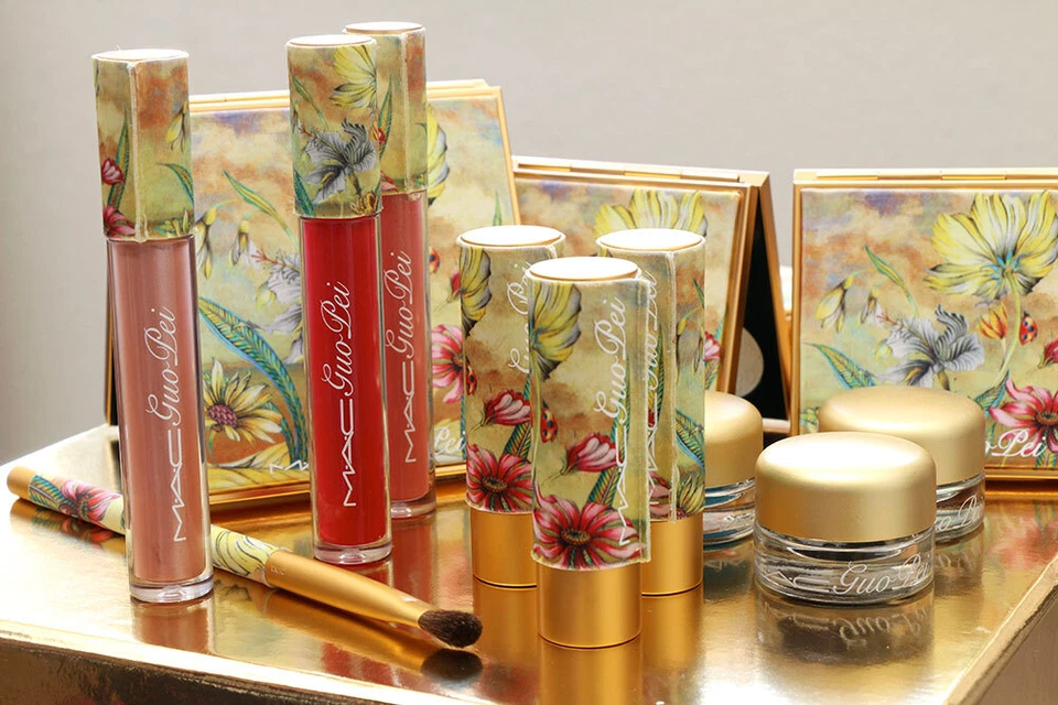 MAC Lipstick Lipglass Eyeshadow Blush Powder Brush Guo Pei CHOOSE YOUR ITEM RARE - Image 3 of 4