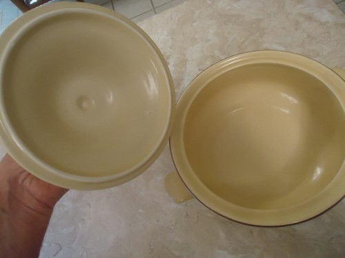 Pfaltzgraff Village 8 1/2" X2 Qt Covered Casserole #6-315 USA - Picture 3 of 5