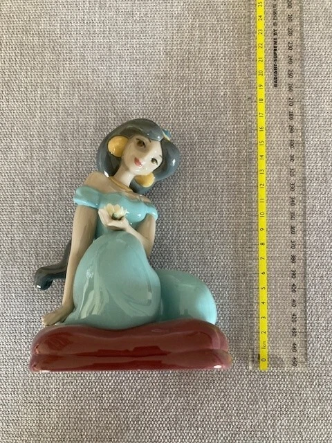Disney figurine - Aladdin's Jasmine - NAO Collection - image 2 of 3
