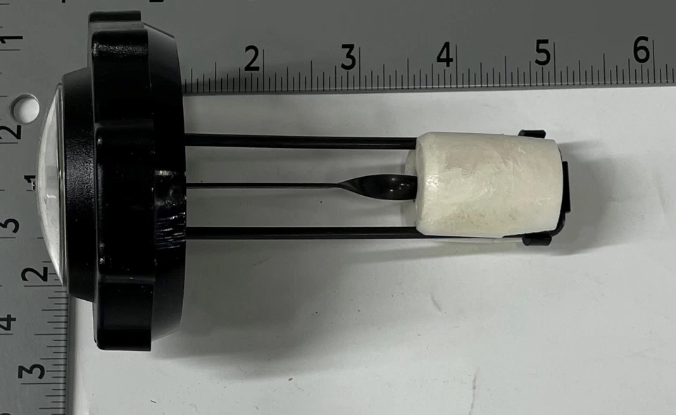 *John Deere 130 GAS MEDIDOR DE COMBUSTIBLE AM102461 NUEVO OEM Foto 2 de 3