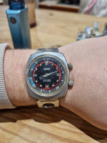 MONTRE MECANIQUE FRESARD ETAT DE MARCHE antichoc ancre 17 rubis sous