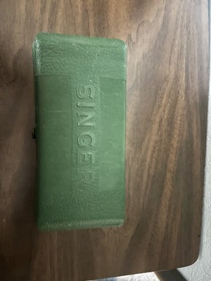SINGER Buttonholer Attachment with Green Case for Singer Sewing Machine