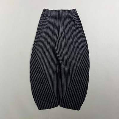 ISSEY MIYAKE イッセイミヤケ プリーツ 2 ネイビー バルーン ISSEY MIYAKE] ISSEY MIYAKE PLEATS PLEASE stripe easy balloon pants