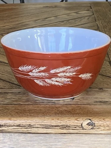 Vintage PYREX Autumn Harvest Burnt Orange Rust #402 1.5L Mixing Bowl EUC