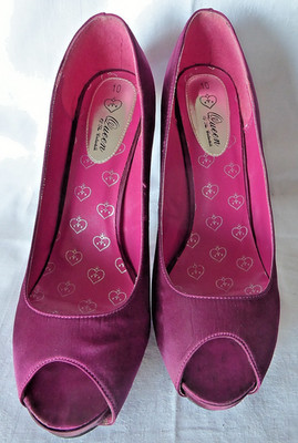 Damen  PLATEAU-PUMPS, 10 /44 extreme HIGH HEELS, Satin rot außen, getr., o. Kart