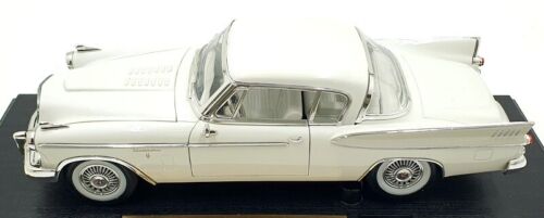 Anson 1/18 Scale Diecast 30384 - 1957 Studebaker Golden Hawk - White - Picture 3 of 5