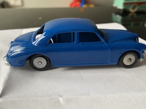 CORGI 205 RILEY PATHFINDER BLUE CAR MODEL - RESTORED - Picture 2 of 7