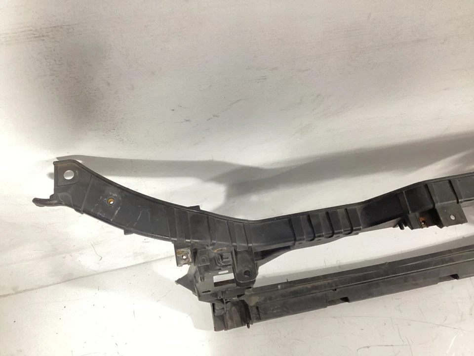 Mamparo núcleo radiador Audi S5 2009-2012 soporte OEM. Foto 3 de 4