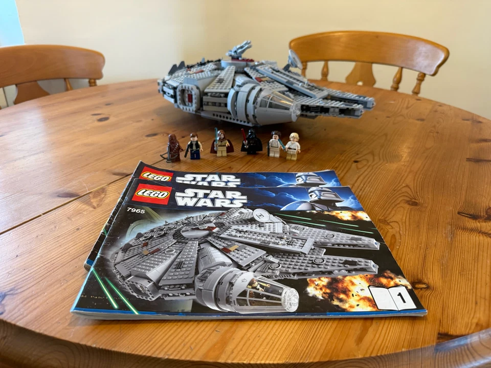 LEGO Star Wars 7965 Millennium Falcon, photo 1 sur 5