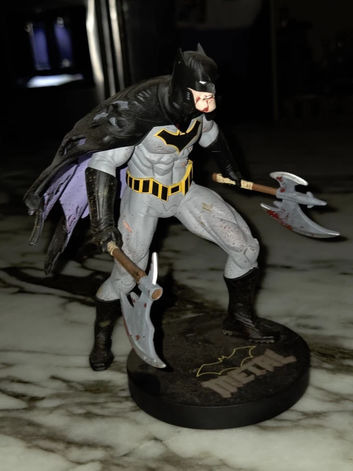 McFarlane DC Metal Batman Statue Battle Damage Edition Display Figure - Image 2 of 4