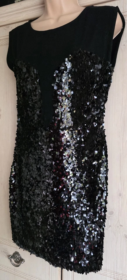 WOMANS BLACK SEQUINNED PARTY DRESS FROM RARE IN A SIZE 10 - Image 4 of 4