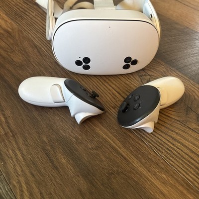 Meta Quest 3S 128GB  VR  Gaming Headset W/Controllers Missing Battery Covers