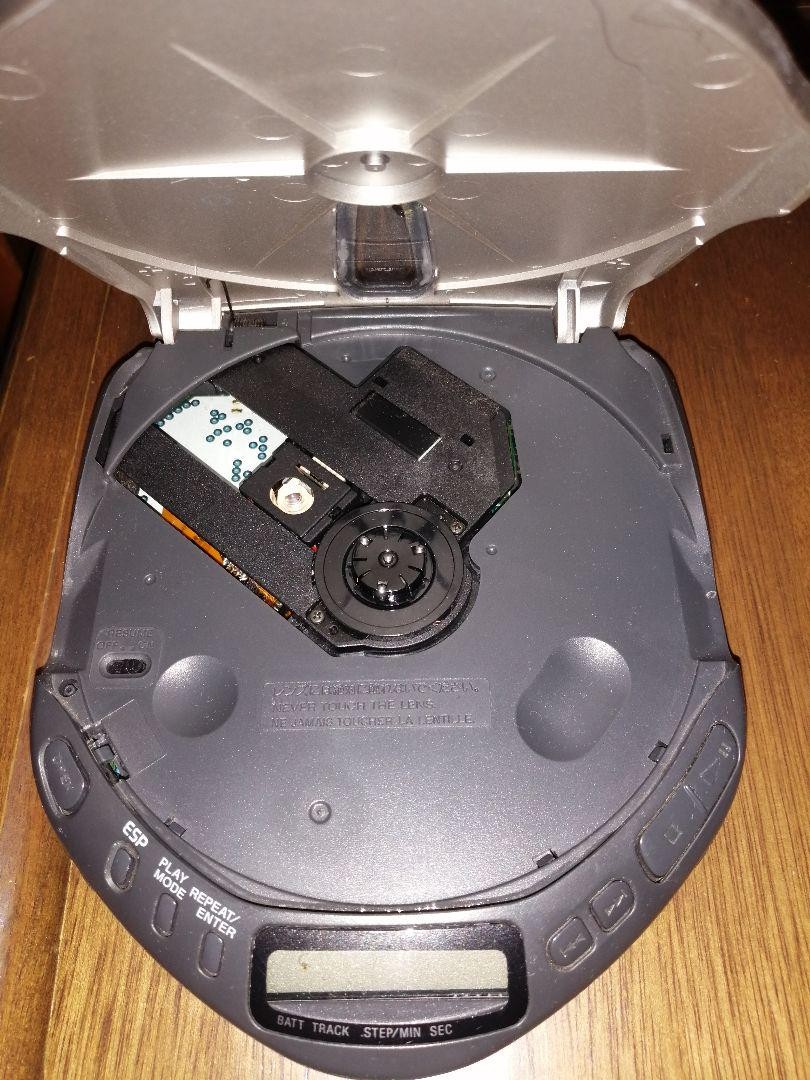SONY Discman D-E305 Portable CD Player with Original Adapter
