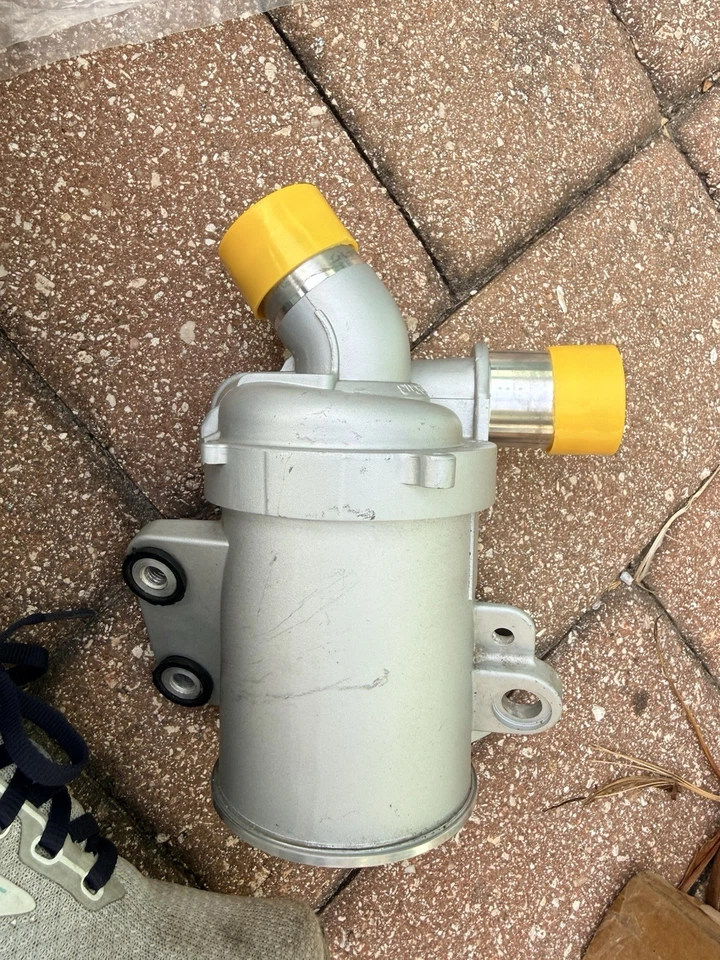 BMW Electric Water Pump 11517588885 / N54 N55 335i 535i X5 135i Z4 Pierburg OEM - Image 2 of 4