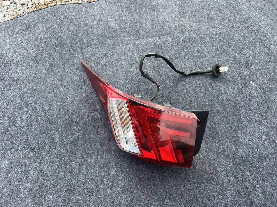 Lexus IS250 IS350 2014 2015 2016 luz trasera LED pasajero derecho derecho derecho Foto 2 de 4