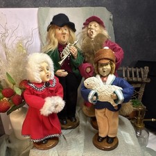 Set of 4 Christmas Caroler Figurines Multicol...