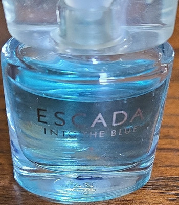 ESCADA Into The Blue Eau de Toilette Spray Sample Size 0.1 fl oz **RARE **