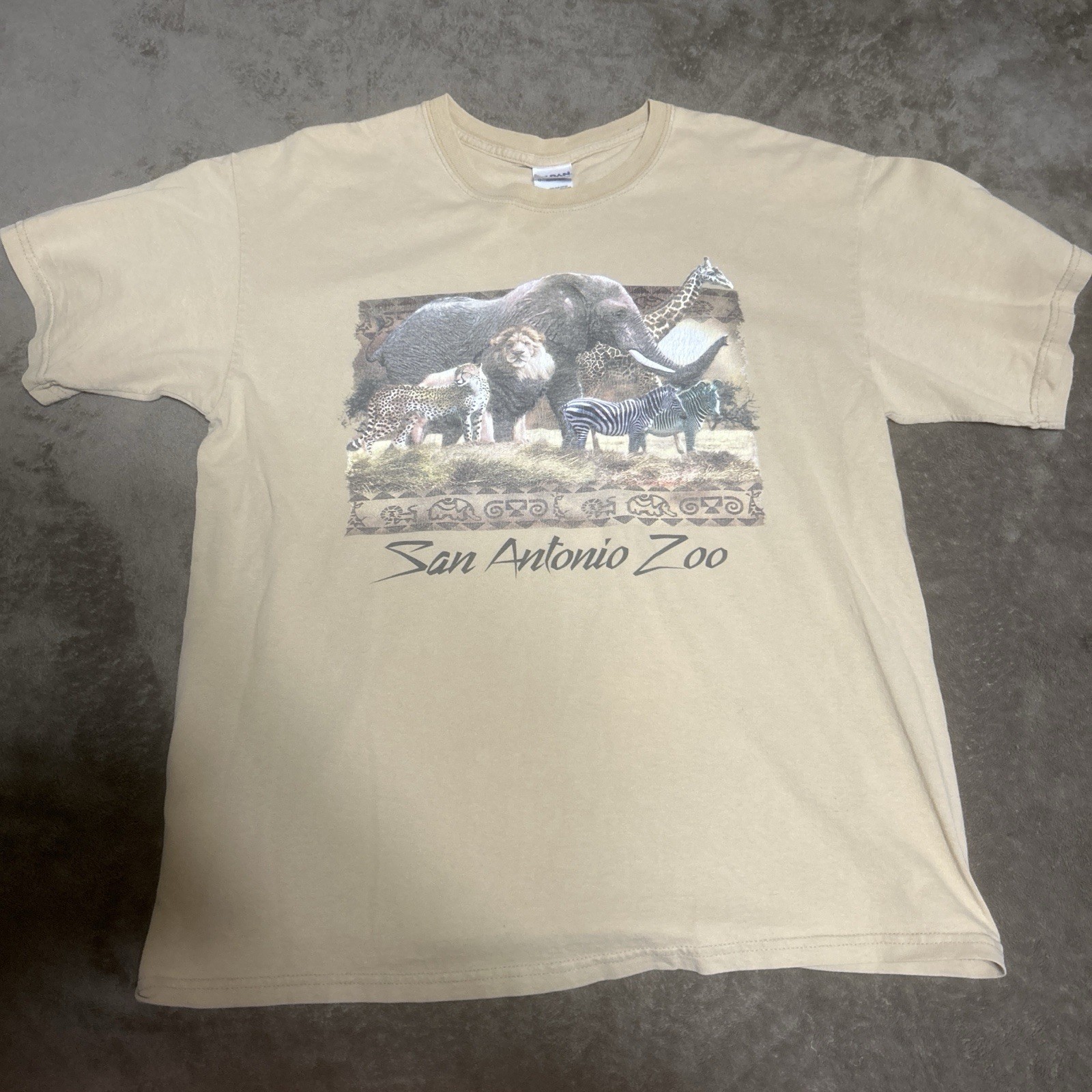 Gildan Ultra Cotton Men's Size L Beige Cotton San Antonio Zoo Animal T-Shirt