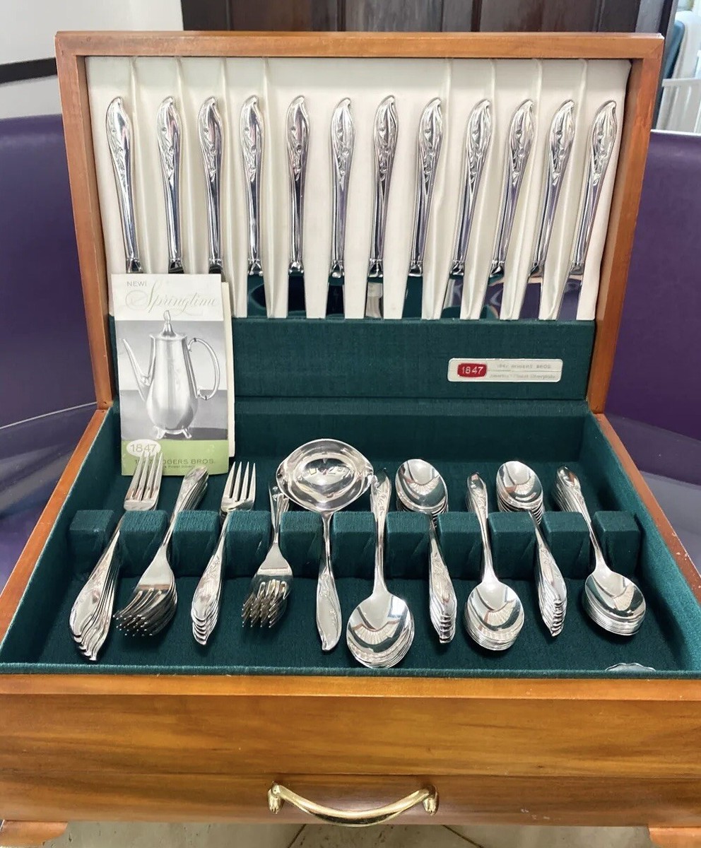 1847 Rogers Brothers Vintage 1957 Silver Plate Springtime Flatware