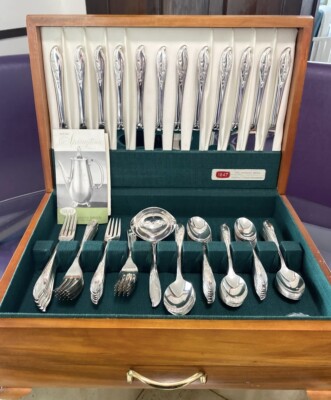 1847 Rogers Brothers Vintage 1957 Silver Plate Springtime Flatware