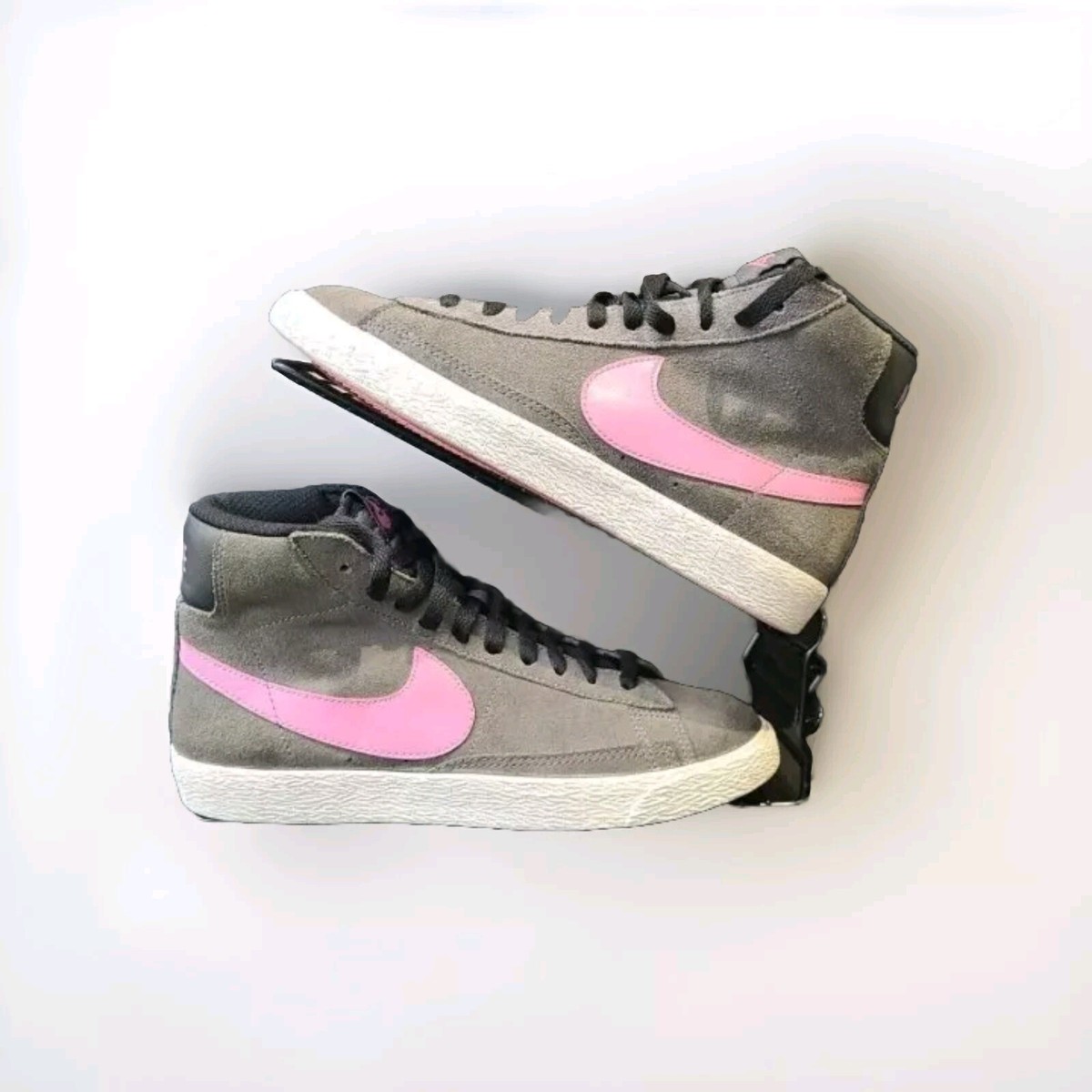 grey nike with pink swoosh