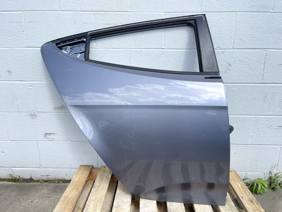 Hyundai Veloster 2012-2017 puerta trasera derecha carcasa gris OEM Foto 2 de 4