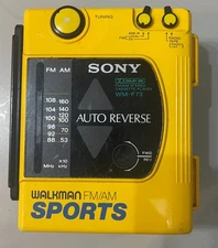 1986 SONY WM-F73 SPORTS WALKMAN FM/AM STEREO RADIO CASSETTE TAPE PLAYER Untested