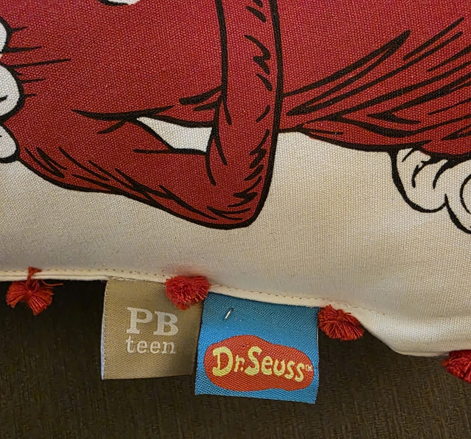 Disney Pottery Barn Dr Seuss Holiday Grinch & Cindy Lou Christmas Pom Pillow - Imagem 3 de 4