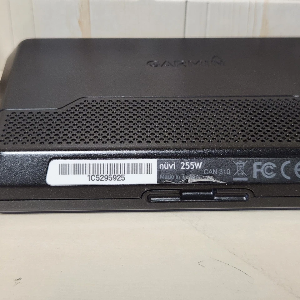 Garmin GPS Nüvi 255W Automotive w/ Case Wall & Car Power Adapter Bundle - Image 4 of 4