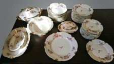 Service de Table Complet en Porcelaine – Décor à oeillets - Fin XIXe-déb XXe