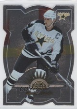 1997-98 Leaf Fractal Matrix Die-Cut Derian Hatcher #144 0q3