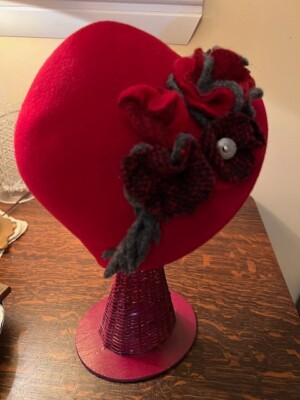 FABULOUS ALESSANDRA BACCI~ RED WOOL FELT W FLORAL