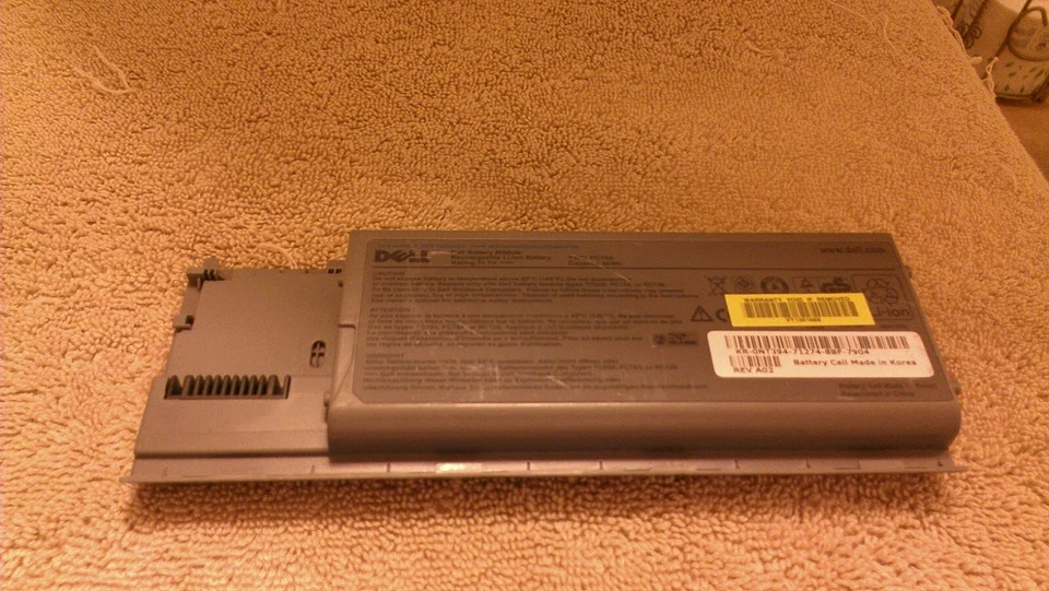Batería genuina para computadora portátil Dell OEM D640 D631 D630C D630N M2300 OEM PC764 6 celdas Foto 2 de 4