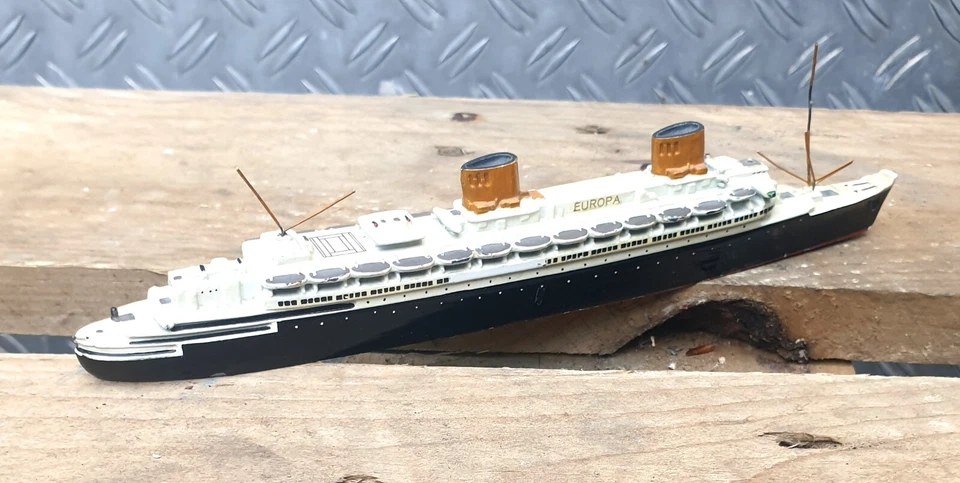 DM 2078 Wiking Passagierschiff MS Europa 1:1250 - Bild 3 von 4