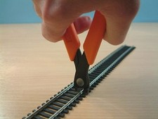 XURON 2175M / EXPO 75583 VERTICAL IN SITU TRACK CUTTER CUTS PECO & HORNBY TRACK