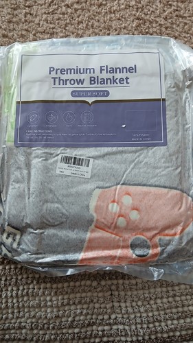 GAMING-GLOW IN THE DARK - THROW BLANKET- NEW- 50" X 60"-SOFT - Picture 3 of 4